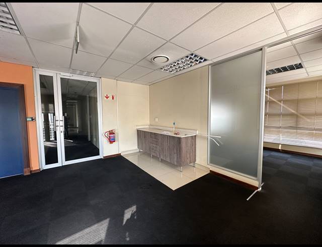 430M² OFFICE TO LET IN ECO PARK ESTATE